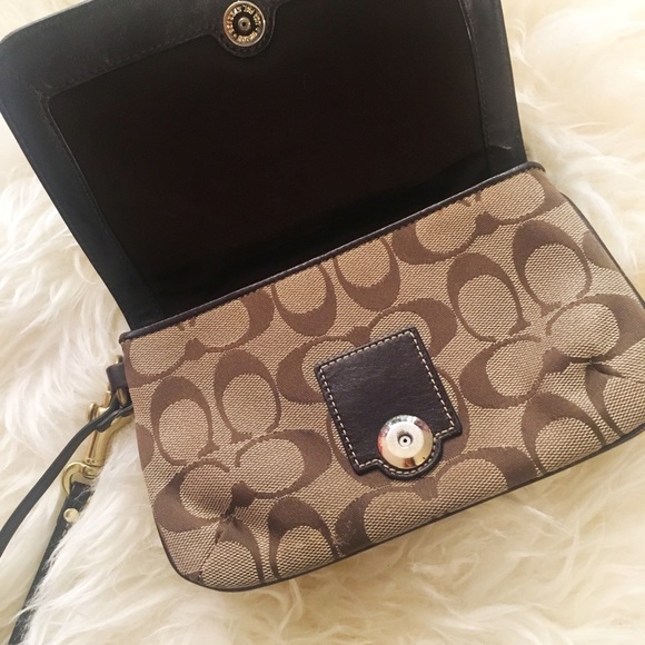 Coach wristlet - Picture 3 of 4